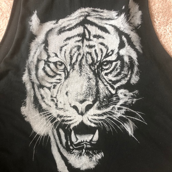 Brandy Melville Muscle Tee - Picture 2 of 4